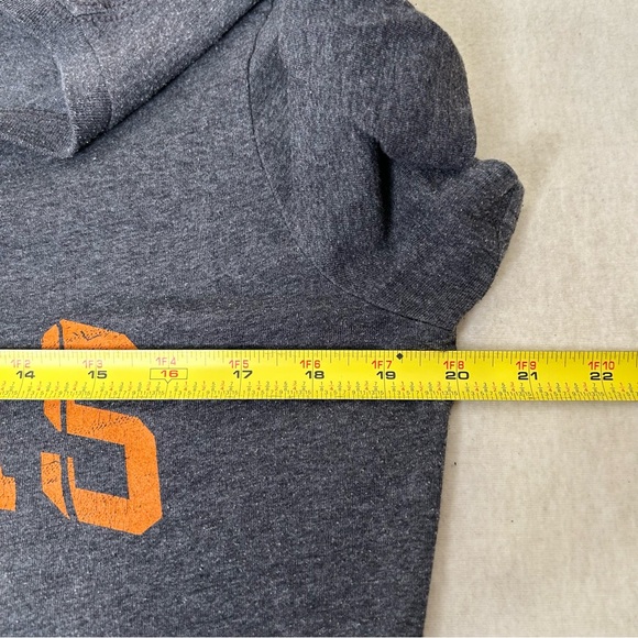 UT Texas LOGO University Women’s Gray V-Neck Tee Size L Note: runs small - Picture 6 of 8